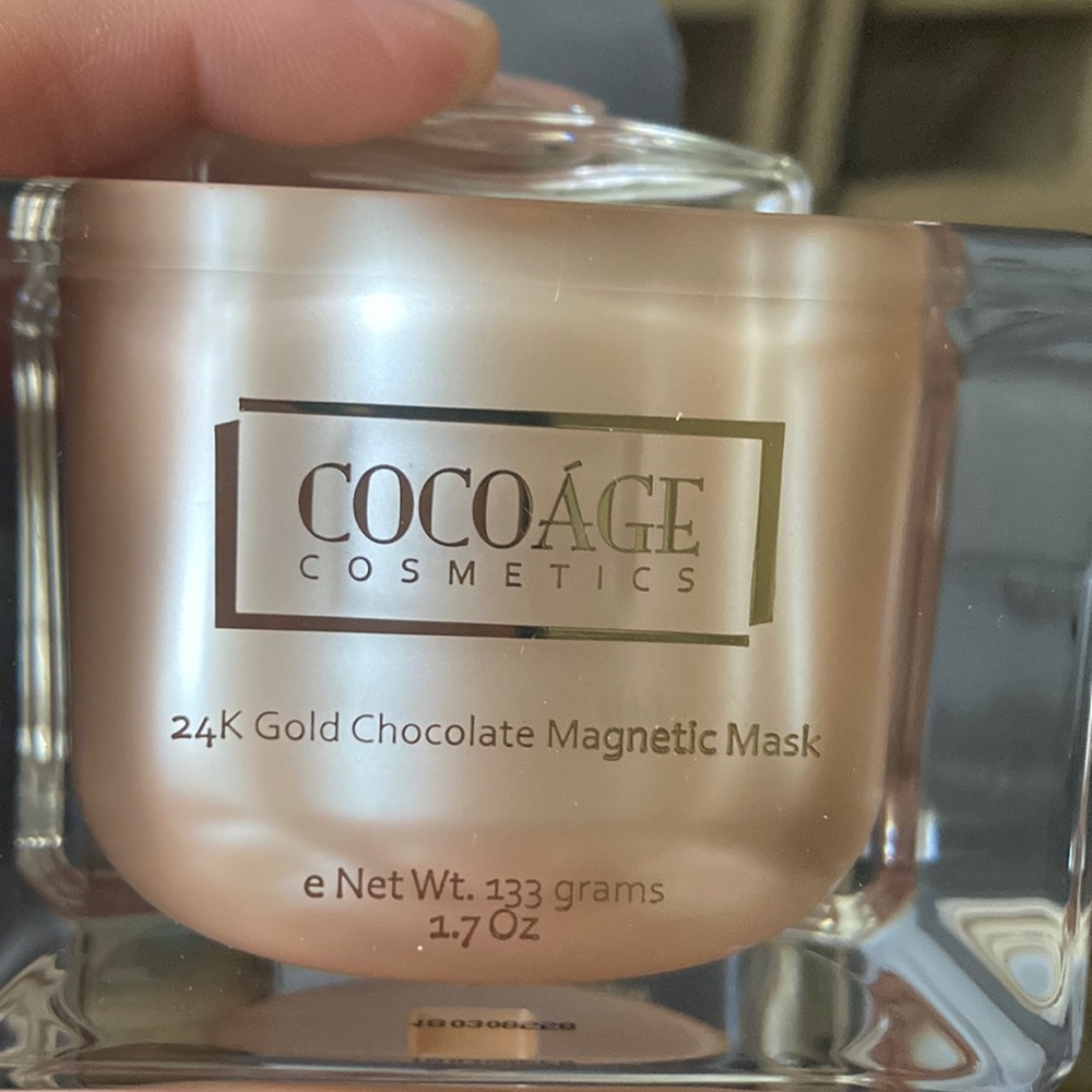 Cocoage cosmetics 24 k gold chocolate magnetic mask ! New in box